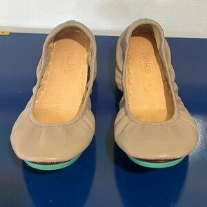 Tieks by Gavrieli Beige Taupe Leather Ballet Flats Sz 6 Round Toe Classic Shoes